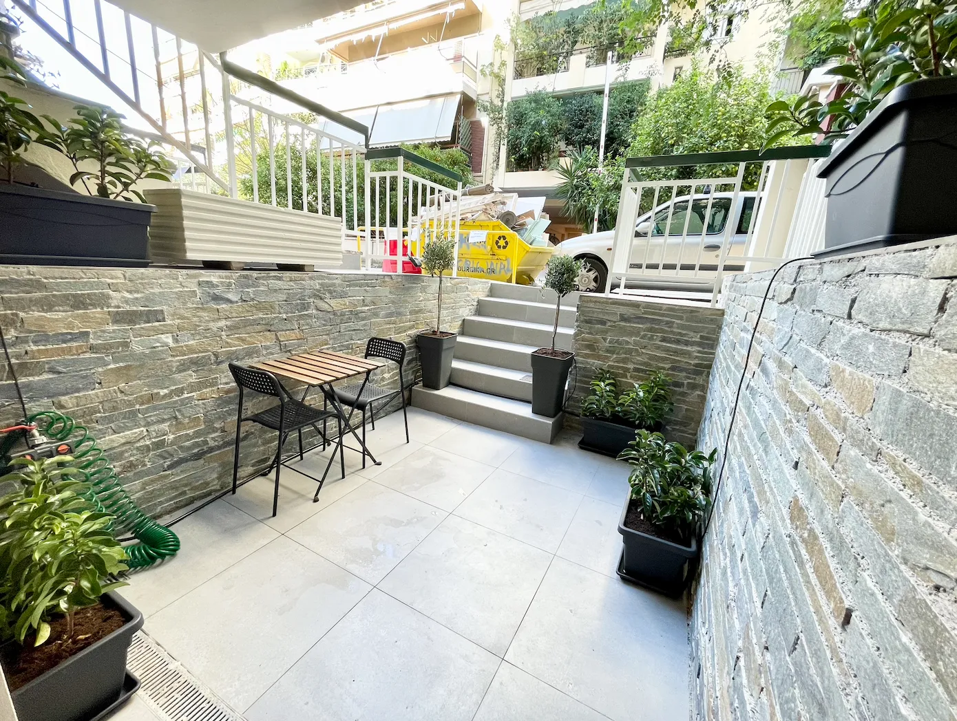 Luxury Design with immaculate front Garden — 8