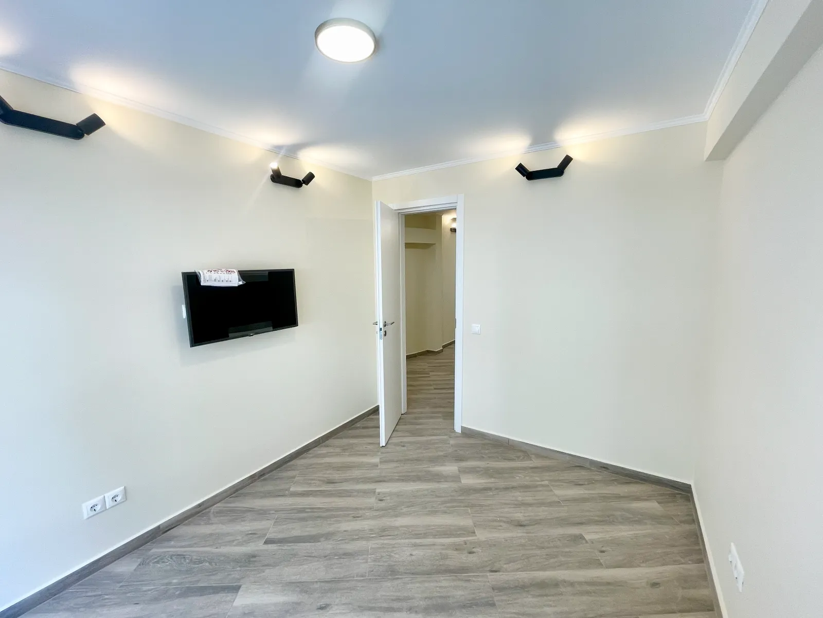 2 Bedroom Split-Level Apartment — 9