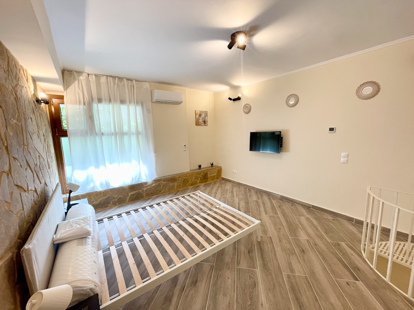 Spacious Bedroom Loft Apartment — 4