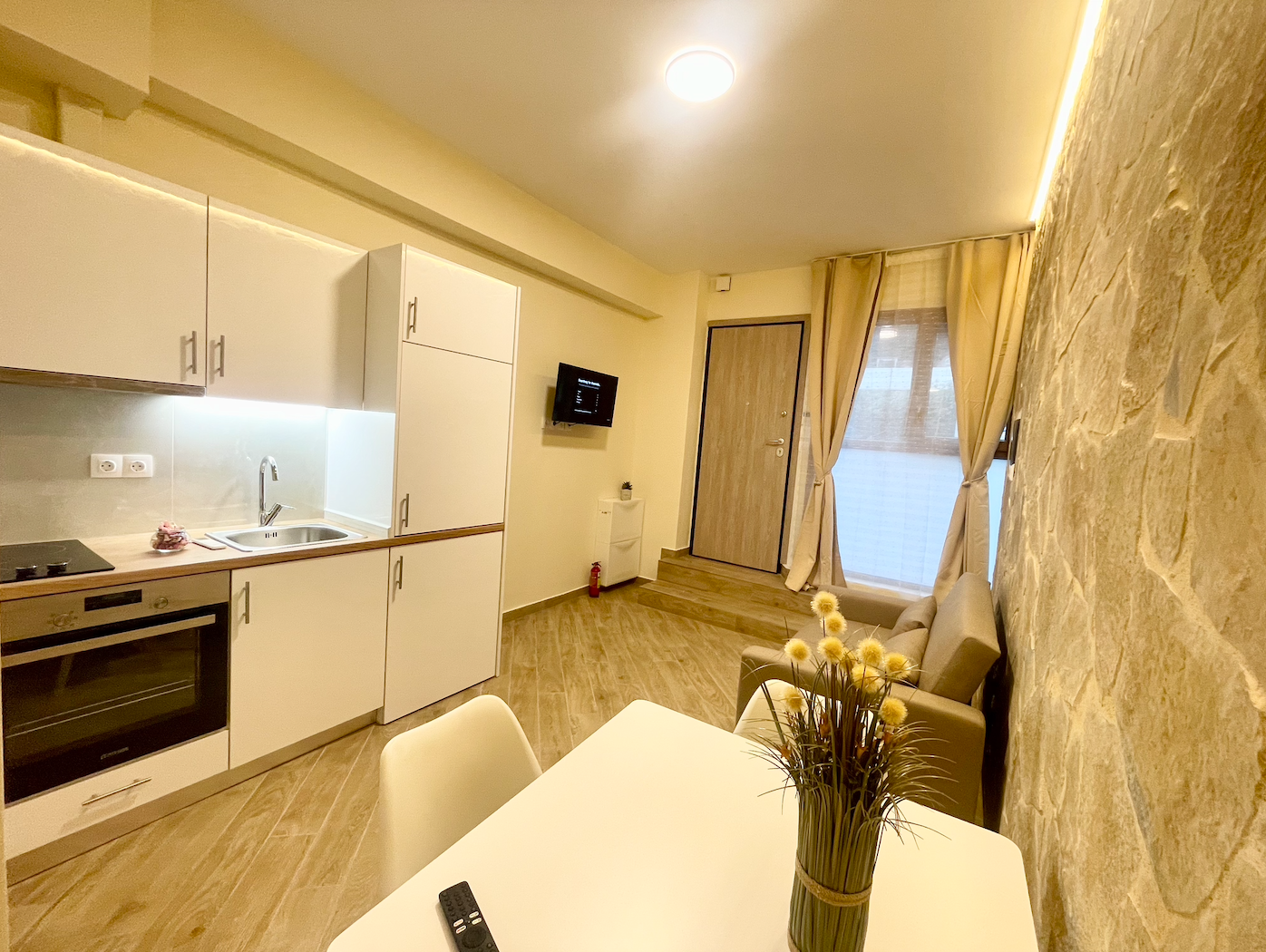 Cozy and Smartly Arranged Studio — 5