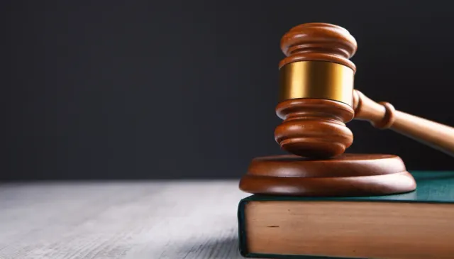 A judge’s gavel and law books, representing the court process behind a Greek eviction.