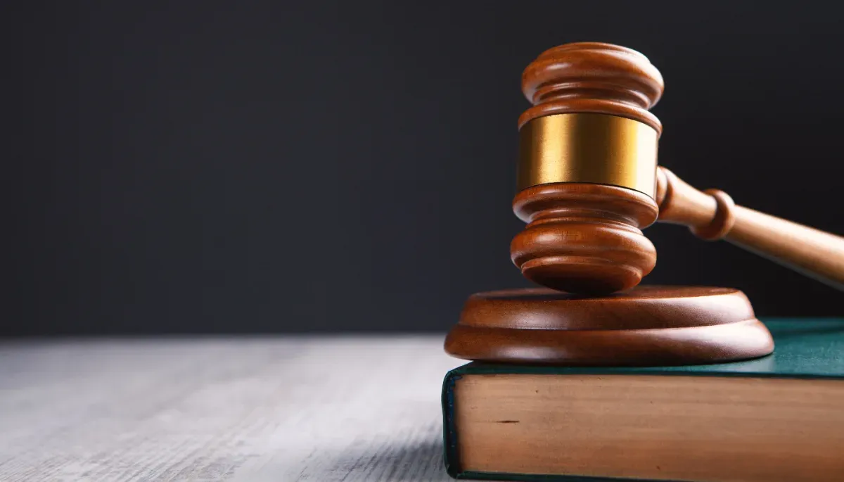 A judge’s gavel and law books, representing the court process behind a Greek eviction.