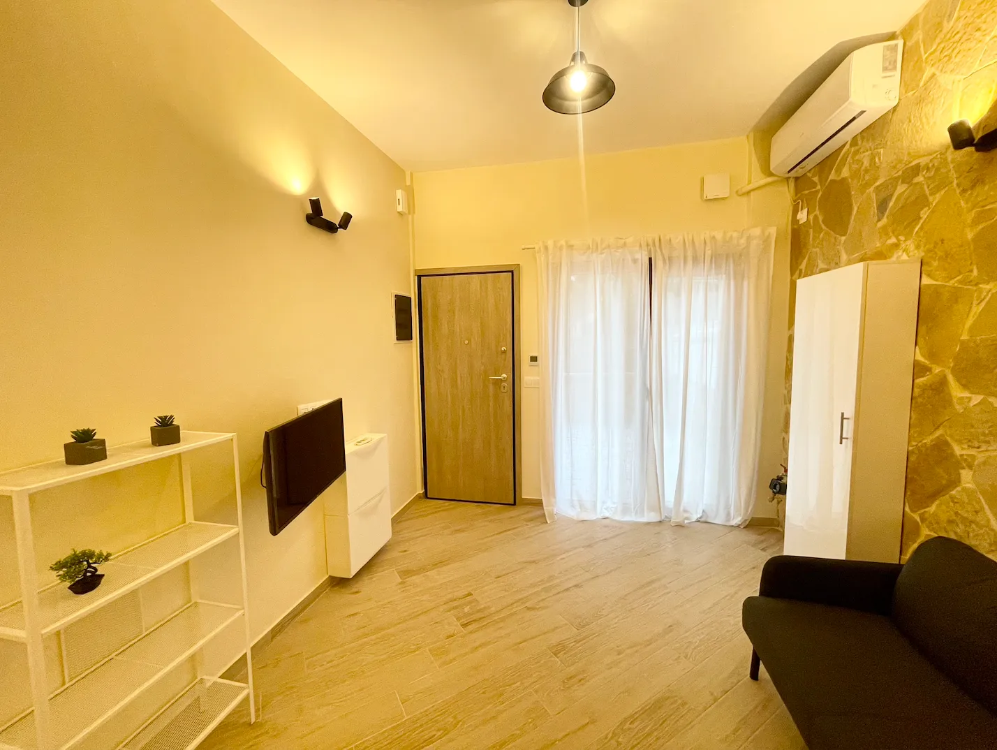 Comfy Spacious Studio — 4