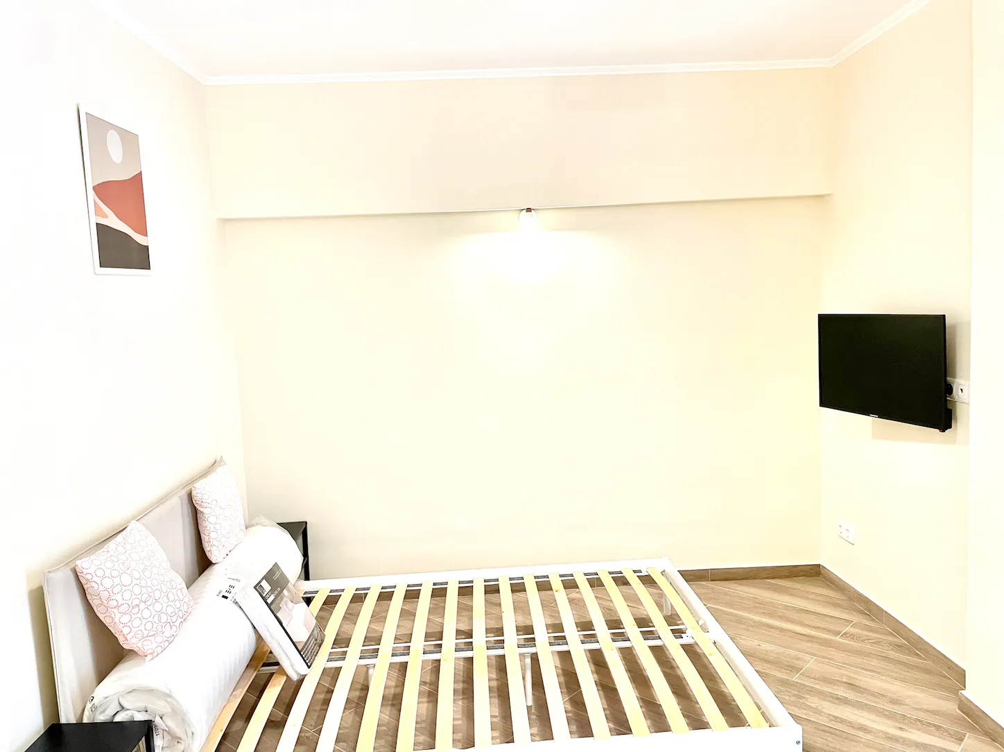 Bright Large Studio with Private Garden Access — 8