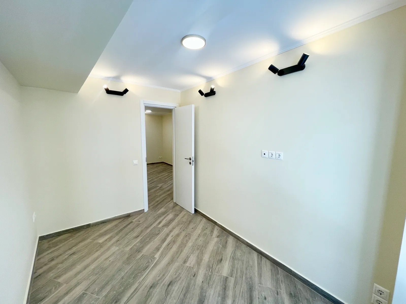 2 Bedroom Split-Level Apartment — 6