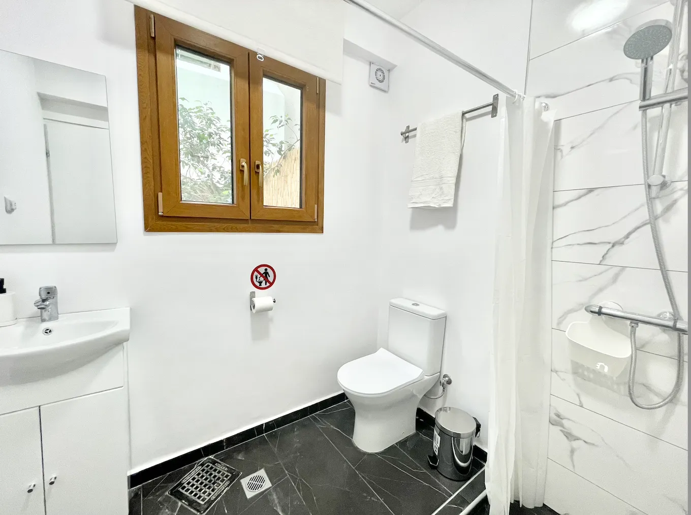 Garden Spacious Studio Kypseli — 8