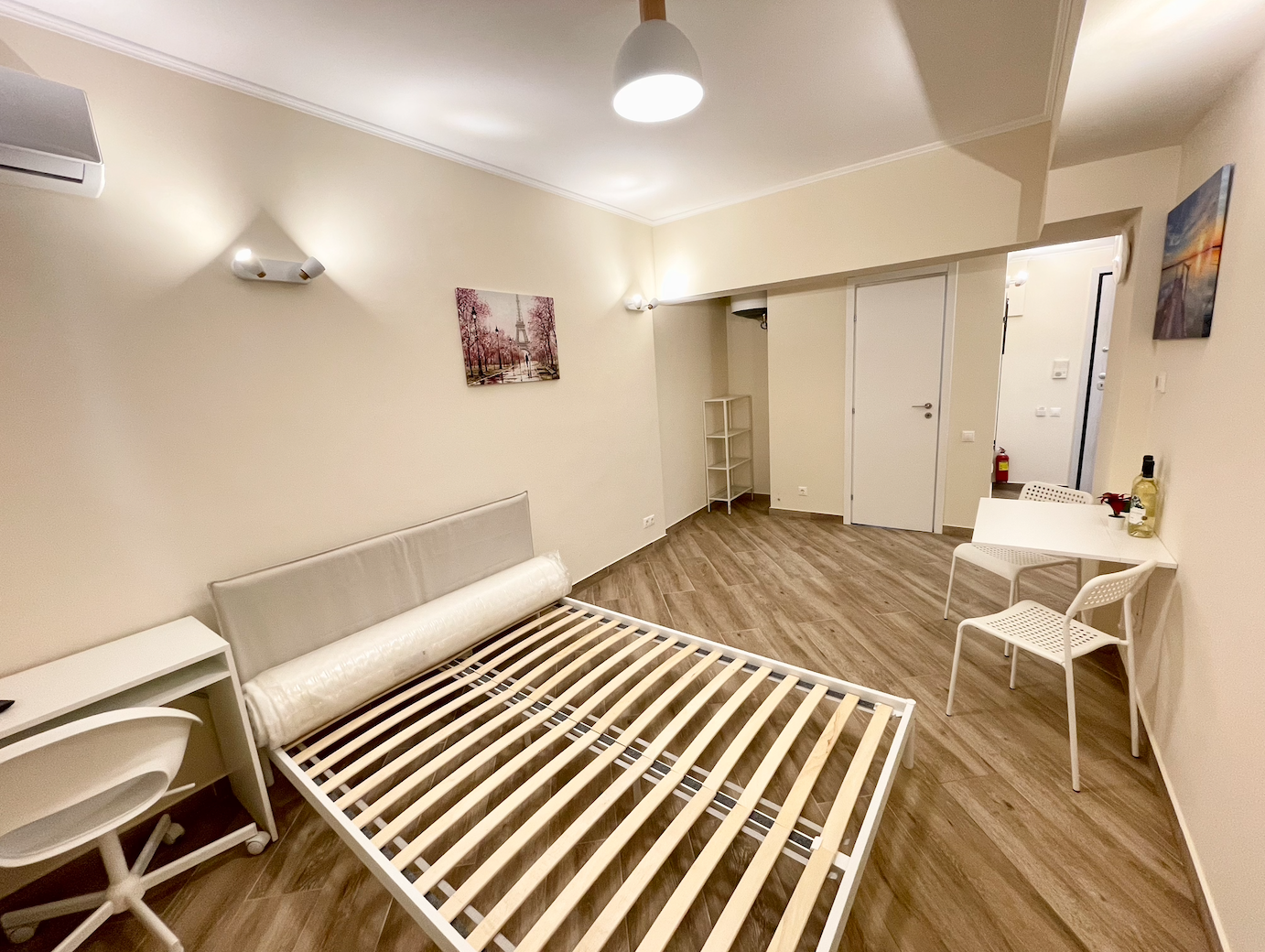 Beautifully Spaced Cozy Studio — 2