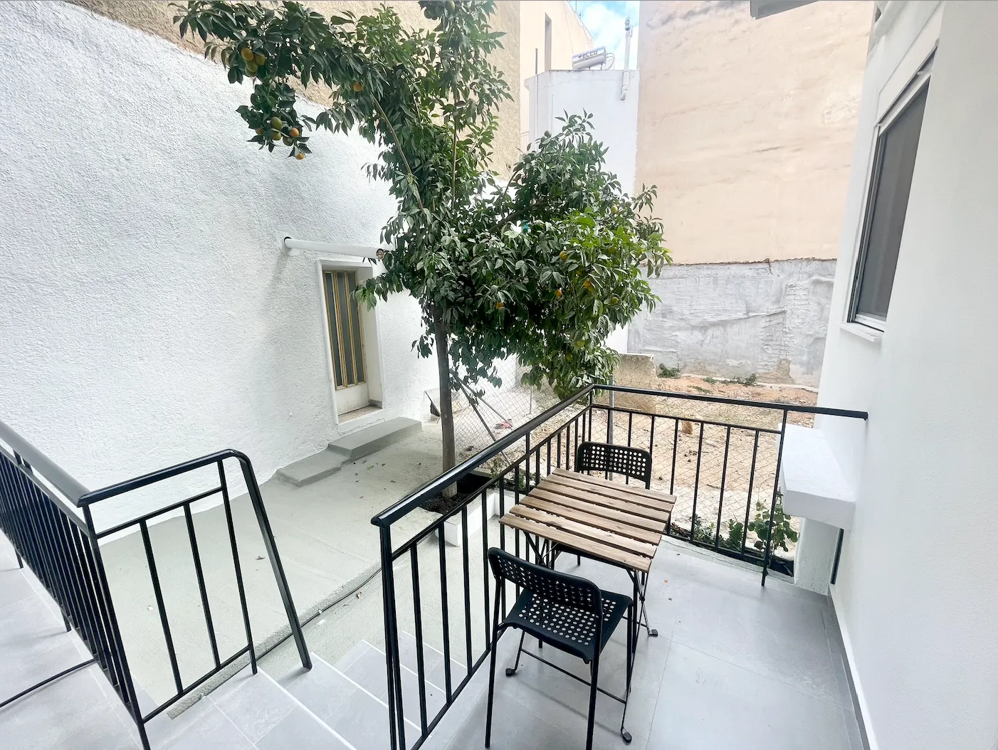 2-BD Spacious Apartment with Garden Access — 7