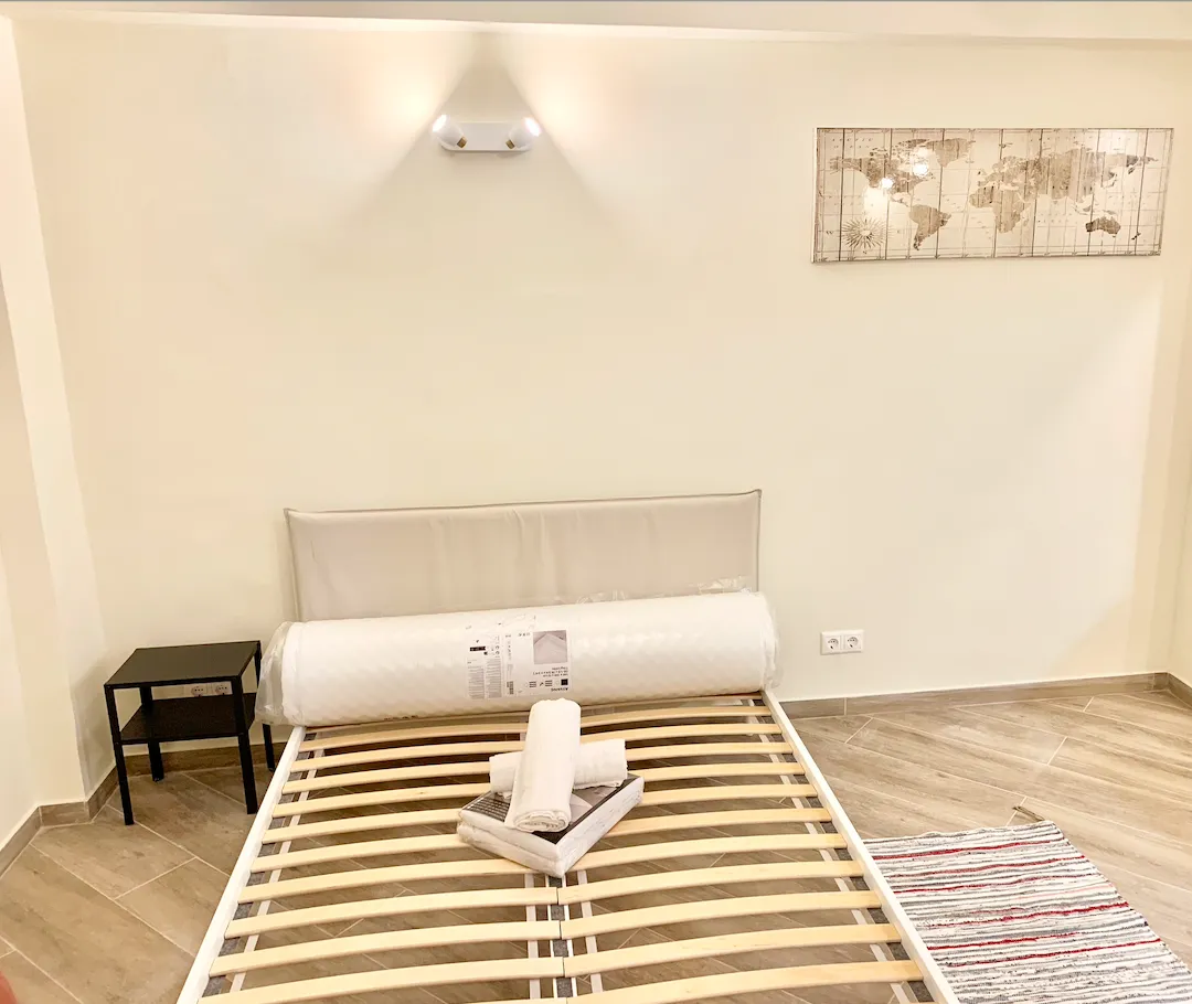 Central & Comfy Studio Apartment — 9