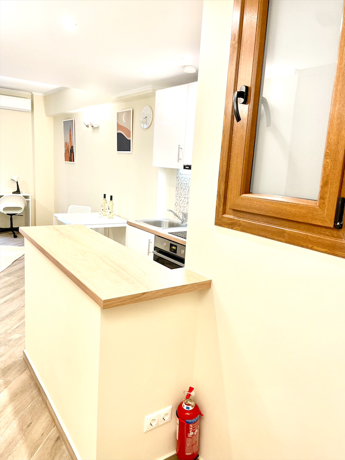 Bright Large Studio with Private Garden Access — 5