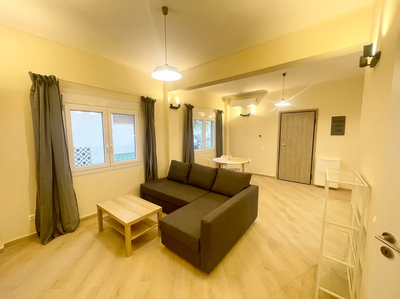 2-BD Spacious Apartment with Garden Access — 12