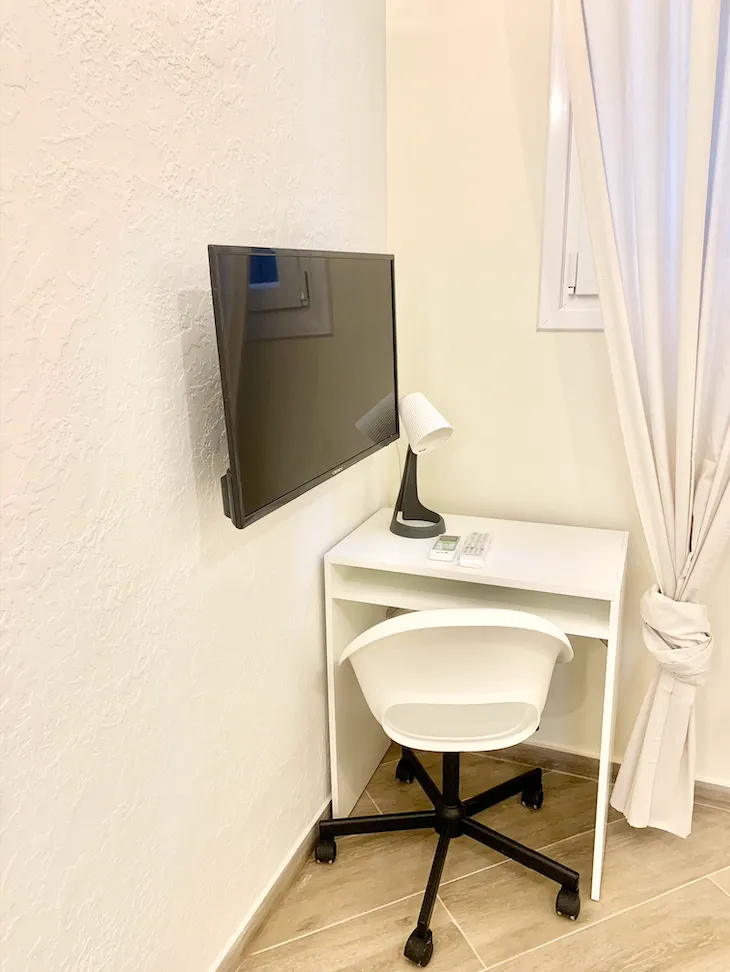 Central & Comfy Studio Apartment — 10