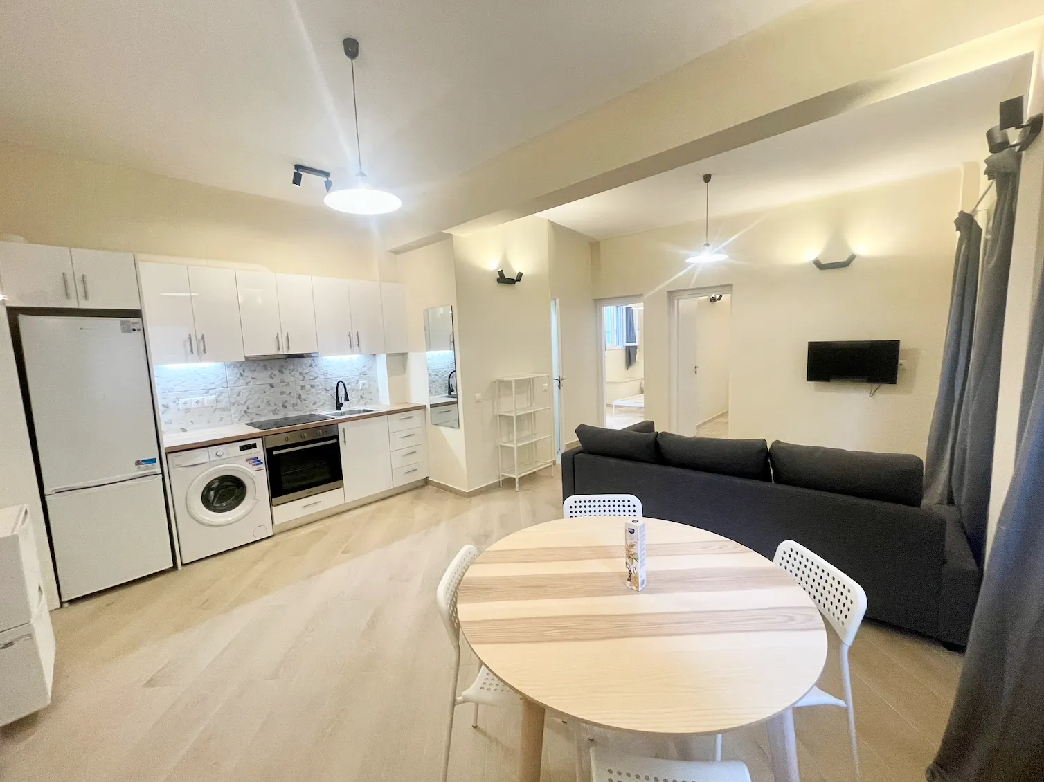 2-BD Spacious Apartment with Garden Access