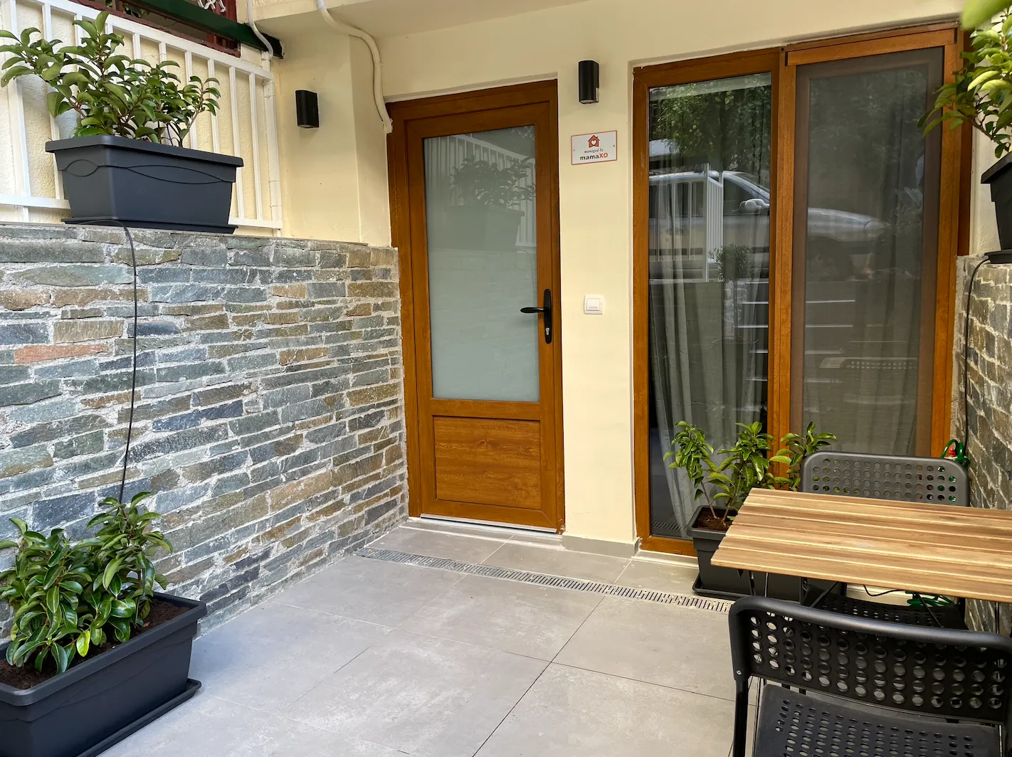Luxury Design with immaculate front Garden — 7