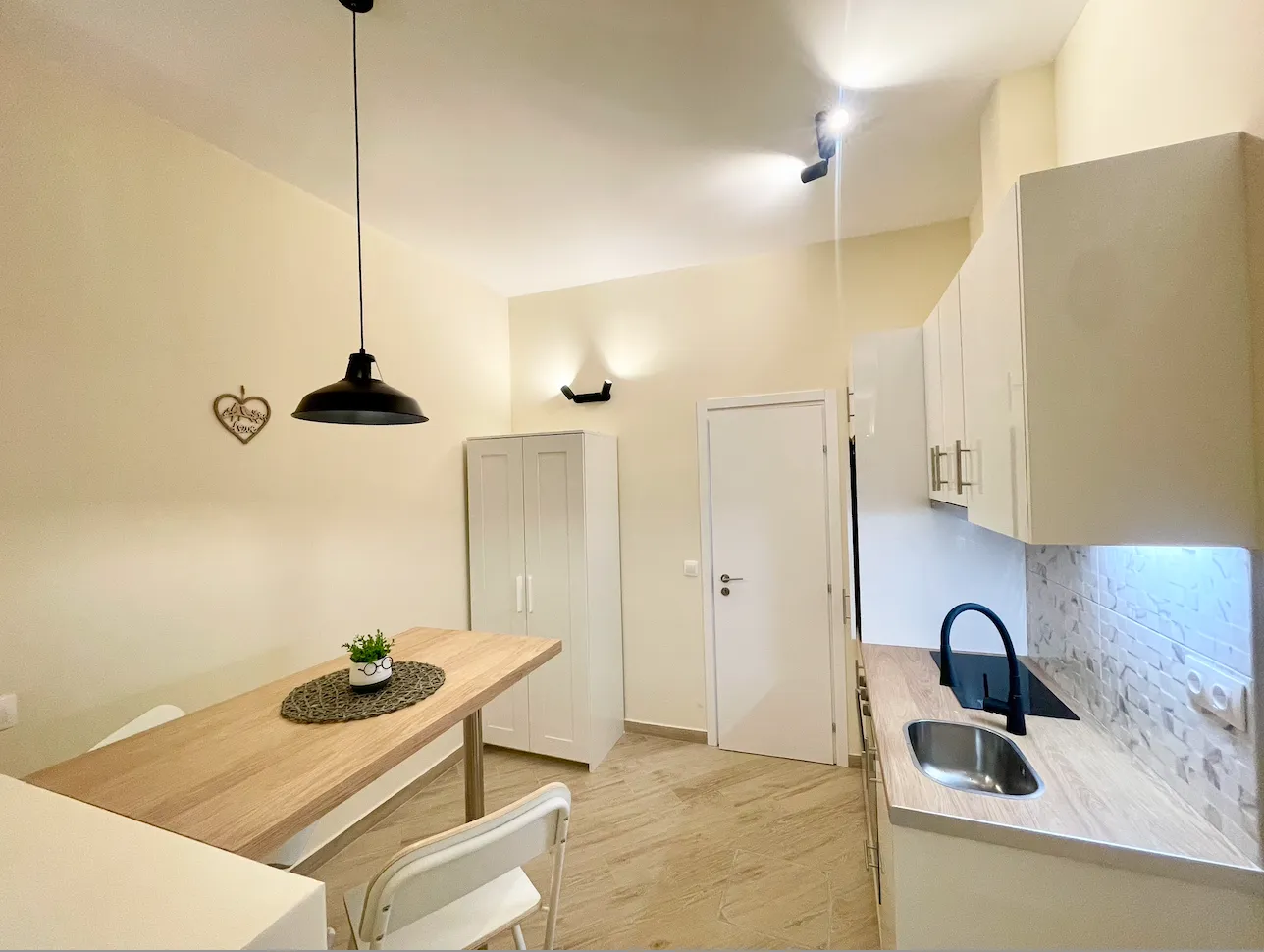 Comfy Spacious Studio — 8