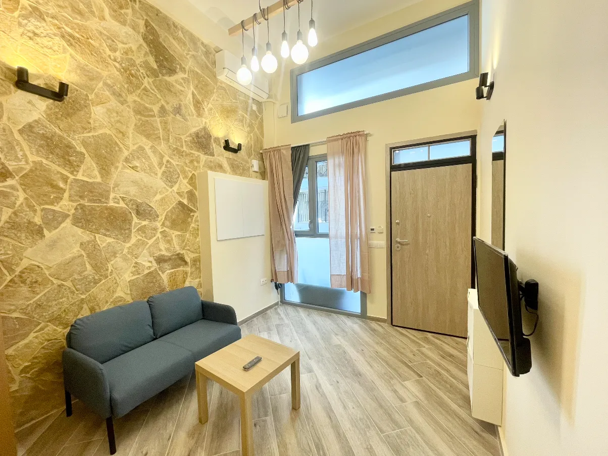 Unique Designer Built Large Loft Studio — 2