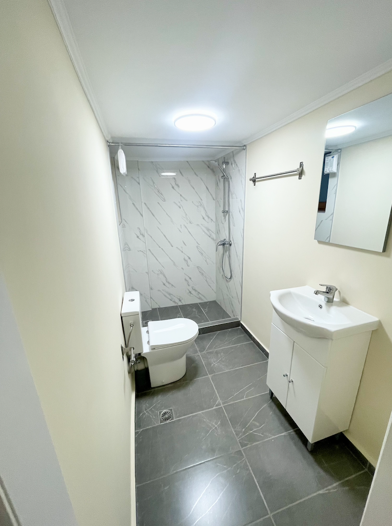 Spacious Split Level Apartment — 4