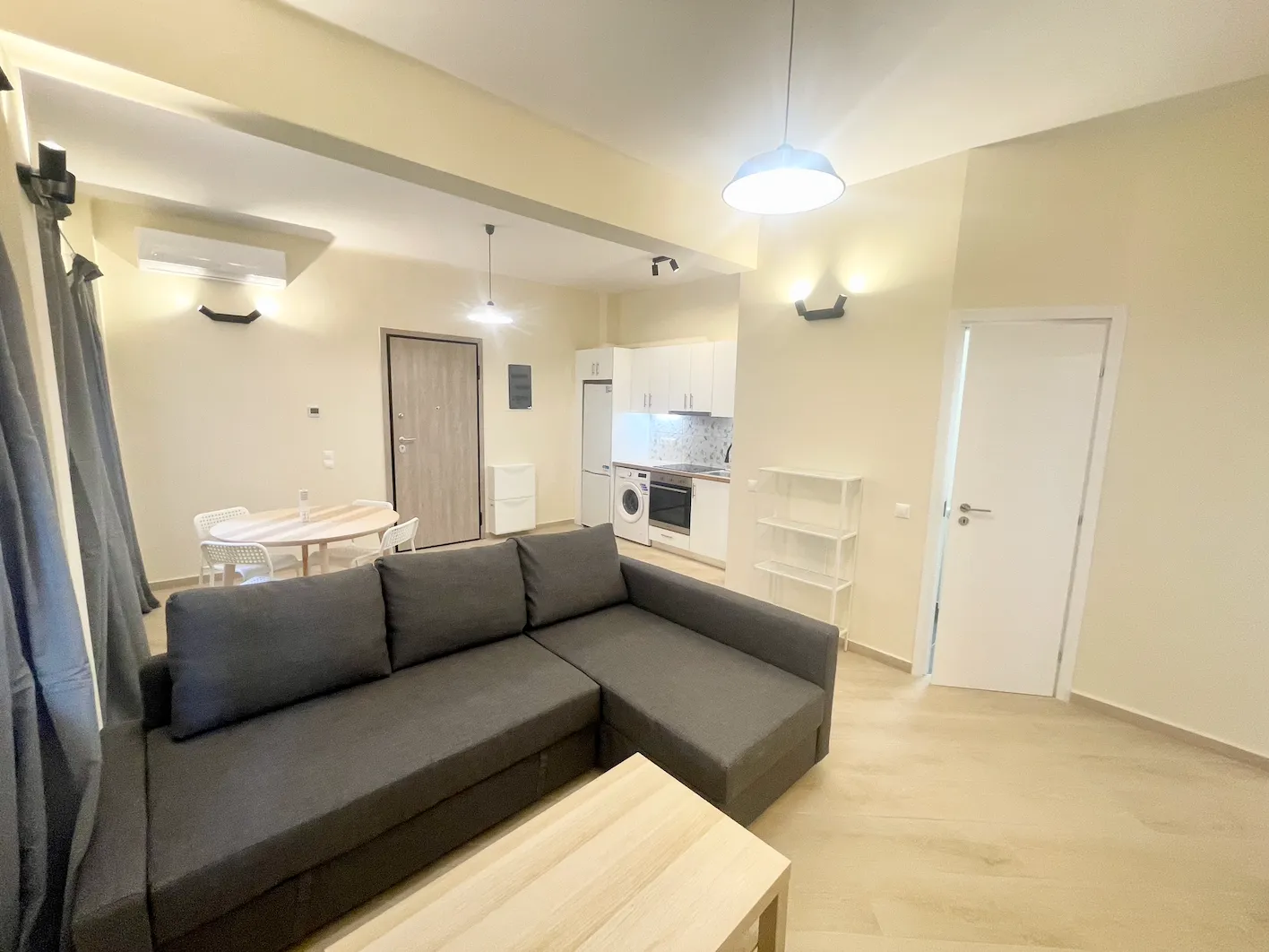 2-BD Spacious Apartment with Garden Access — 4