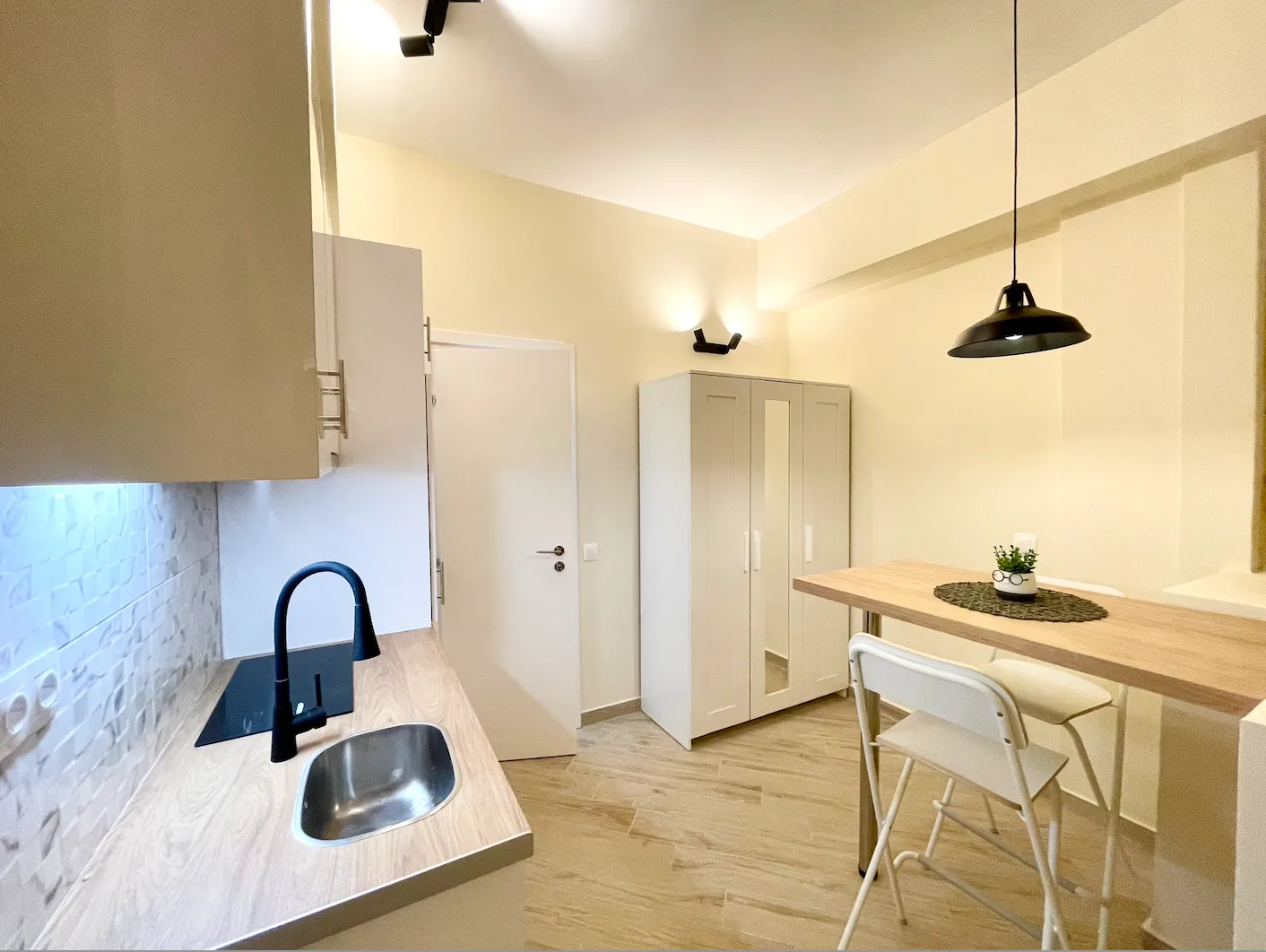 Well Arranged Spacious Studio — 5