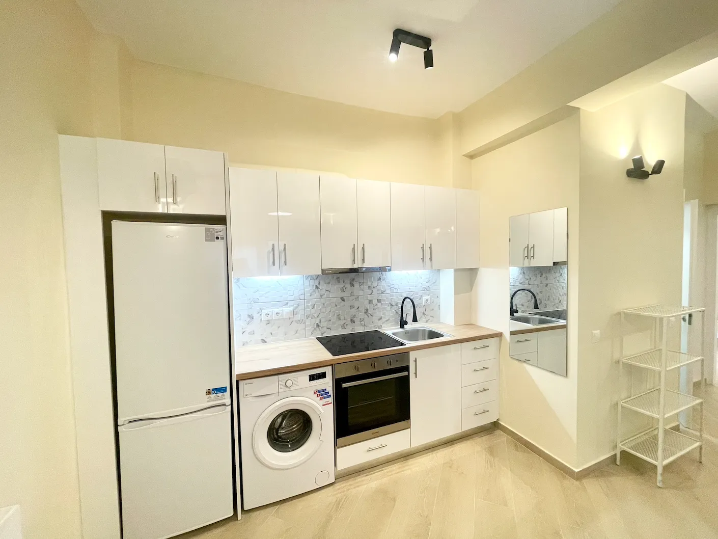 2-BD Spacious Apartment with Garden Access — 3
