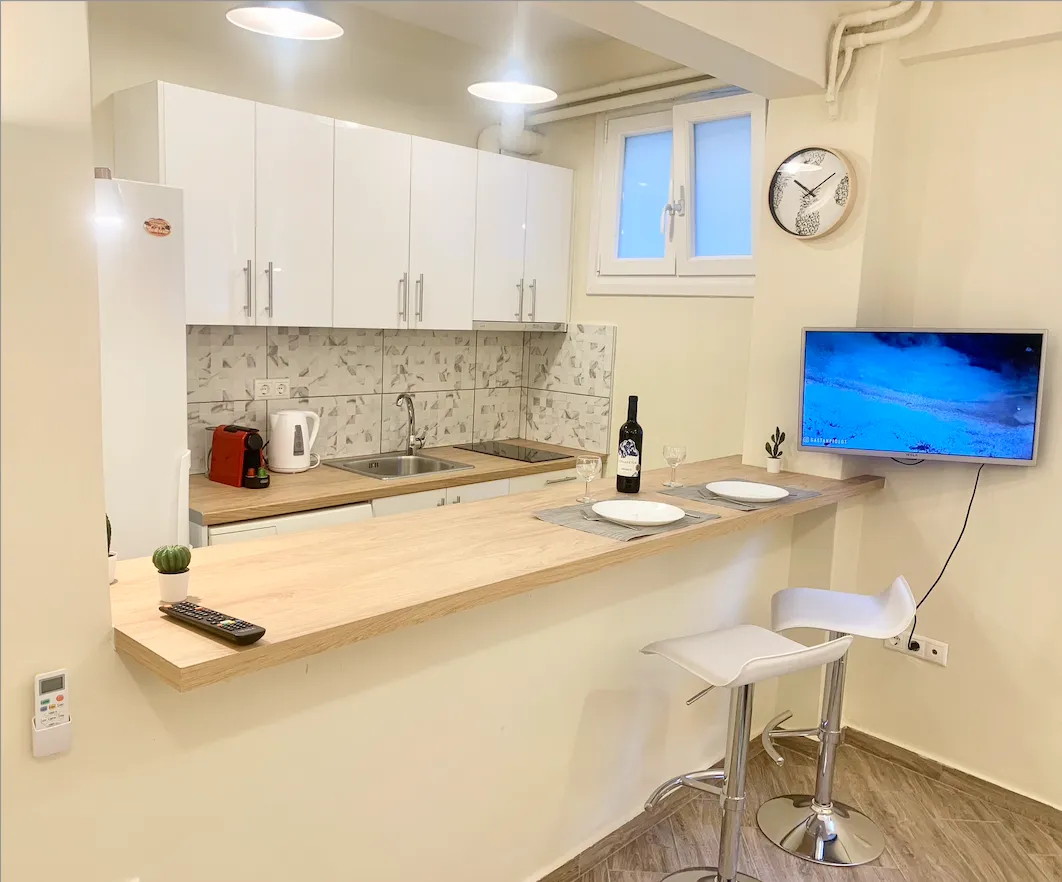Stylish & Spacious Studio in Kypesli