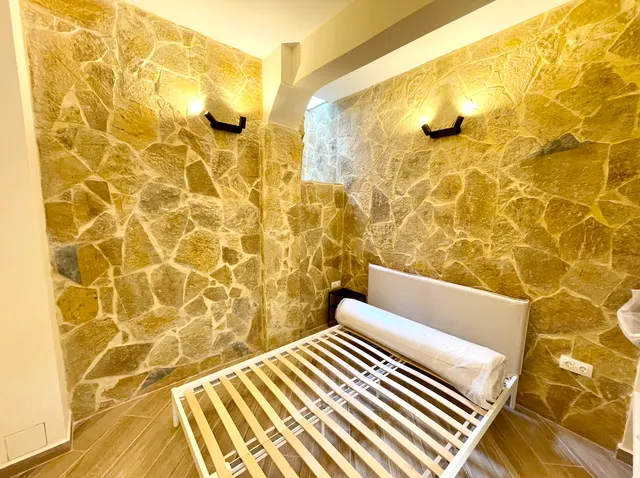 Spacious Studio with in Boutique building with communal Rooftop