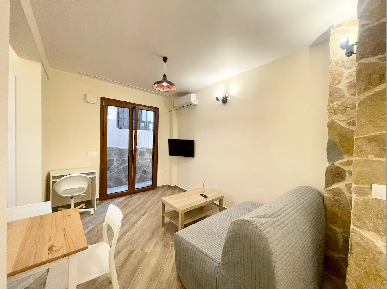 Stylish & Spacious Studio with private patio