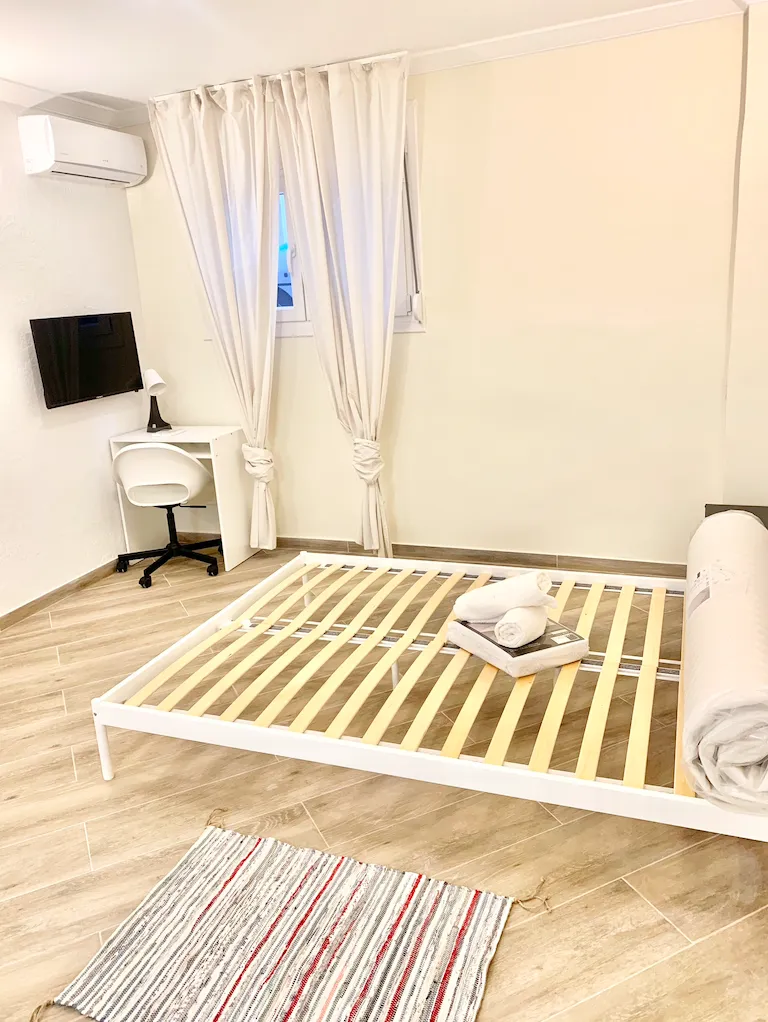 Central & Comfy Studio Apartment — 6