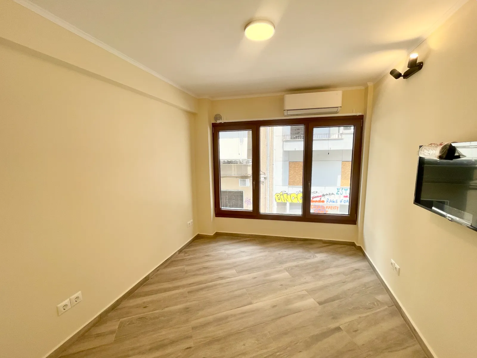 2 Bedroom Split-Level Apartment — 11