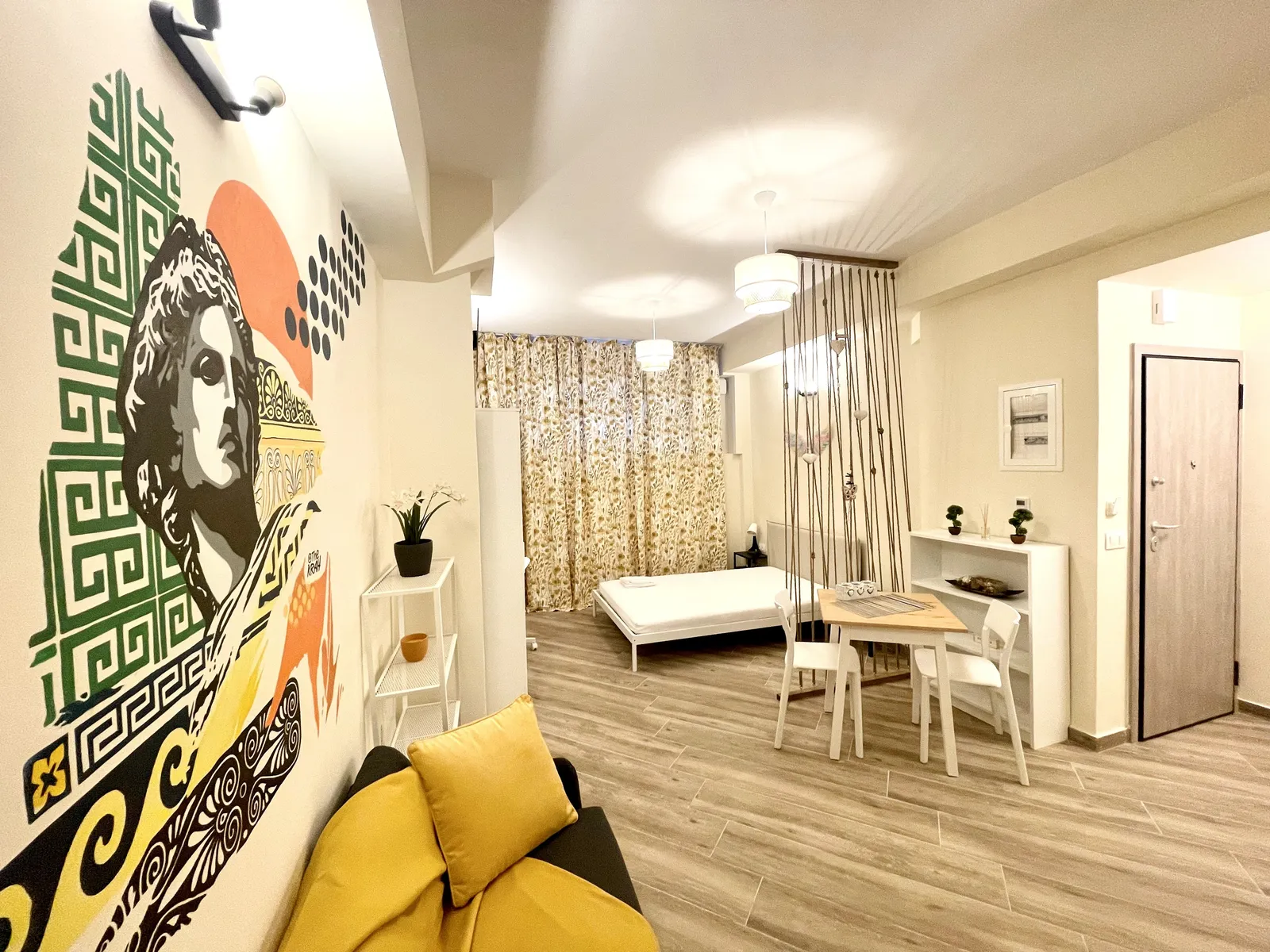 Art House Comfy Studio — 3