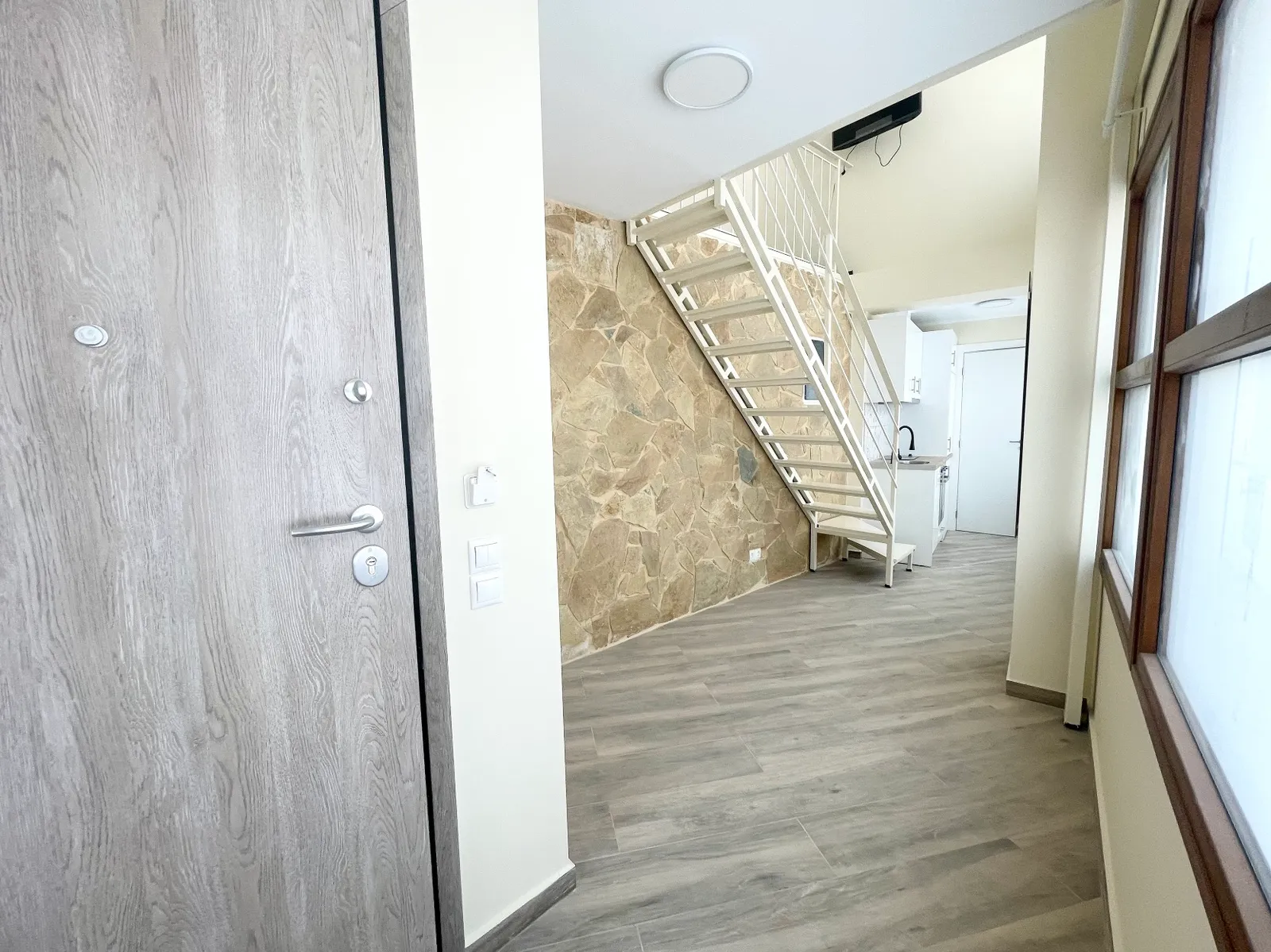 Large Loft Studio in Central Athens — 10