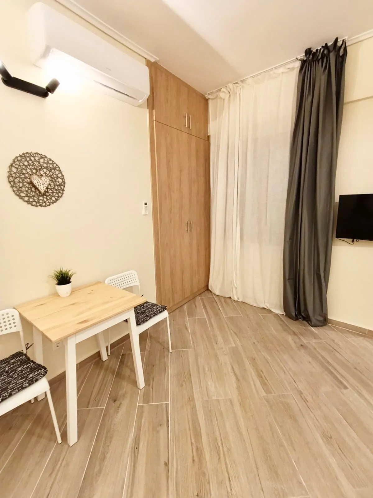 Cozy Designer Studio 1 min away from marina Zeus — 8