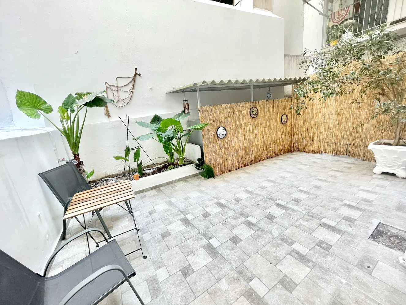 Garden Spacious Studio Kypseli