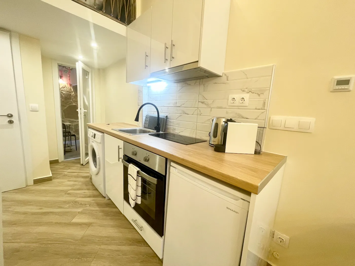 Art Design Studio in the heart of Kypseli with private patio — 11