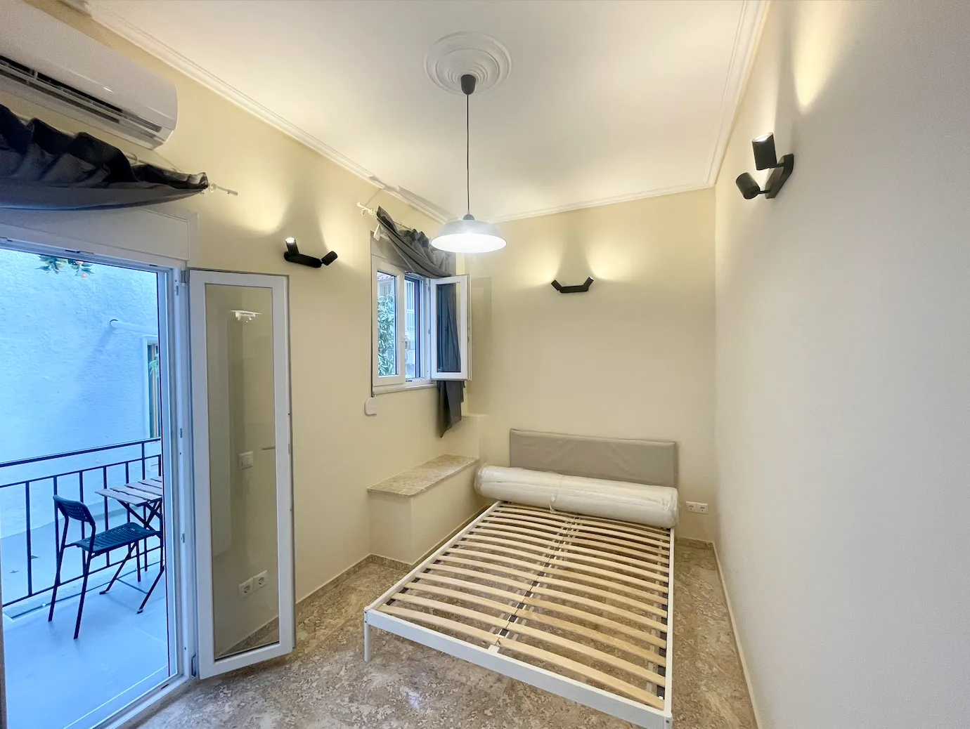 2-BD Spacious Apartment with Garden Access — 5