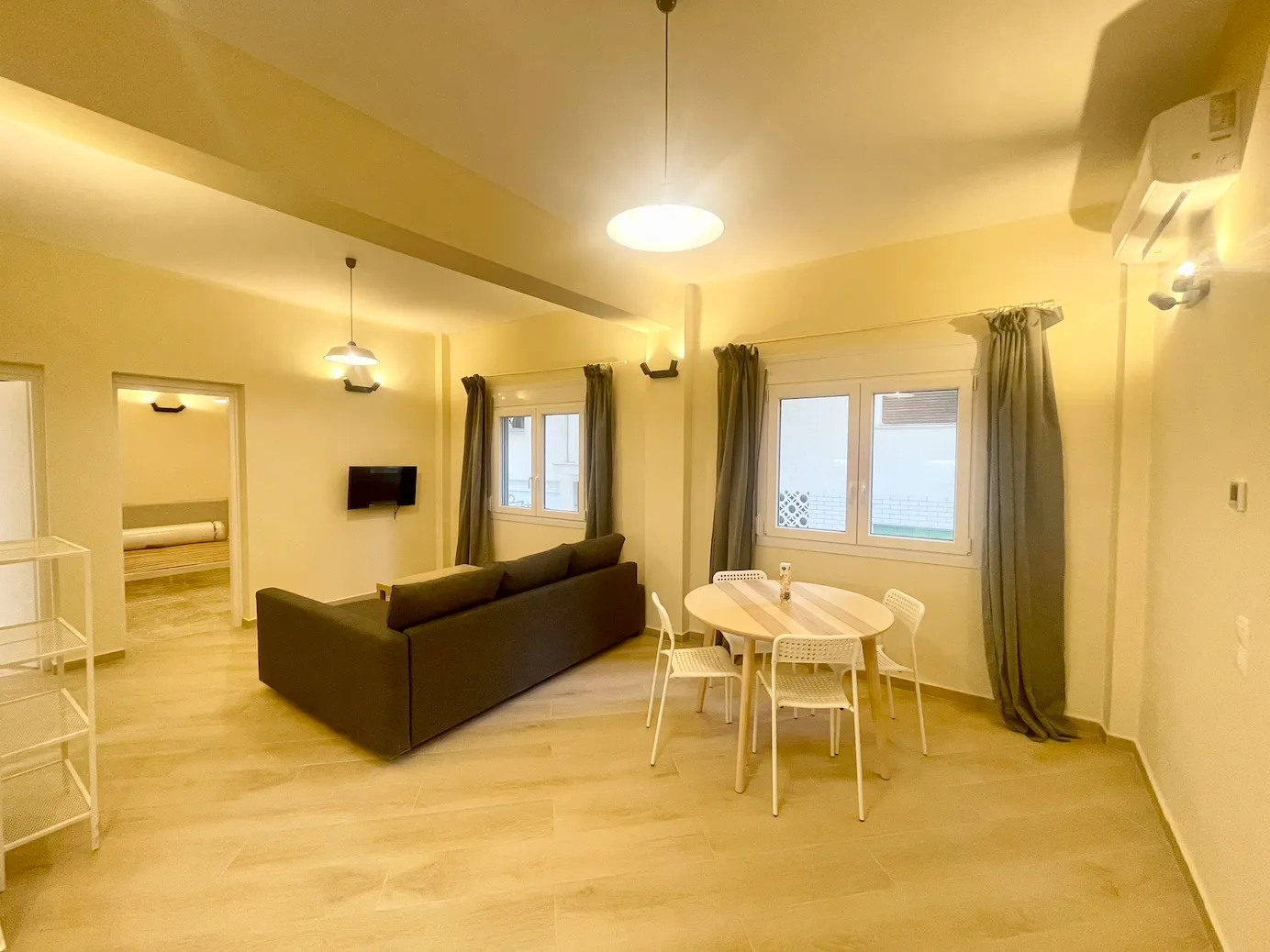 2-BD Spacious Apartment with Garden Access — 11
