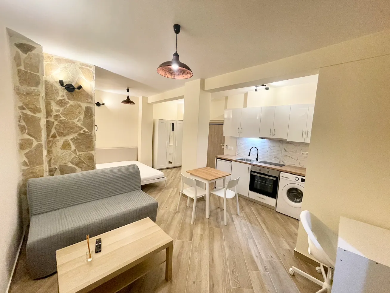 Stylish & Spacious Studio with private patio — 5