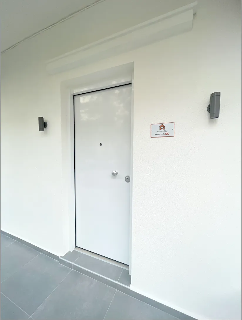 2-BD Spacious Apartment with Garden Access — 2