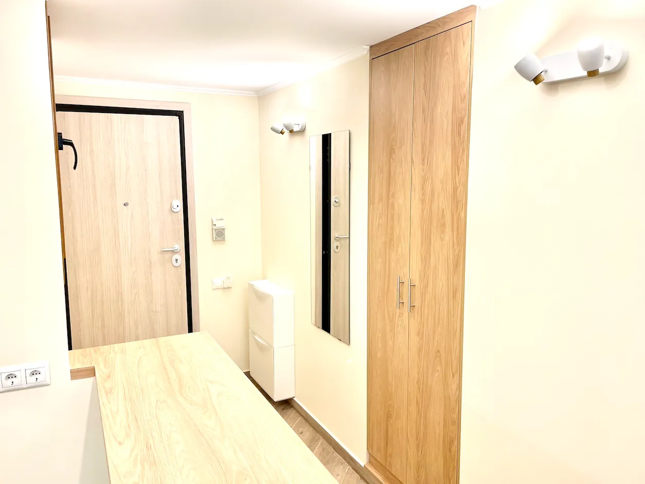 Bright Large Studio with Private Garden Access — 4